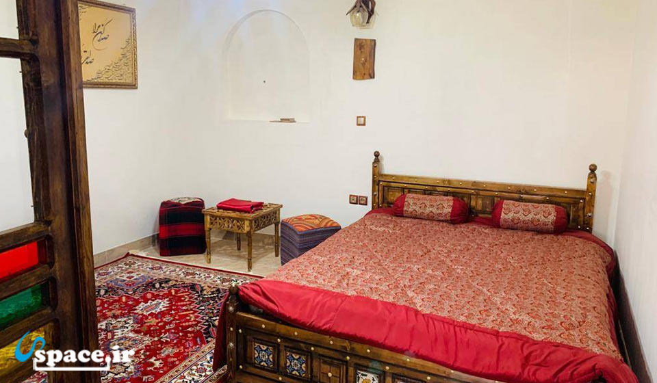 نمای داخلی اتاق سهراب سپهری - اقامتگاه بوم گردی عمارت کاج - شهرستان ورامین - روستای خاوه