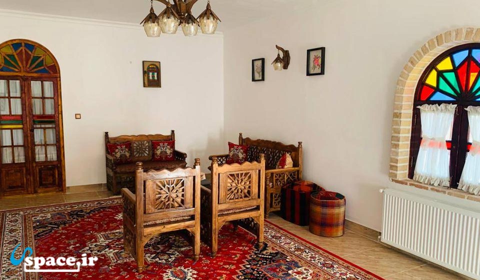 نمای داخلی اتاق حافظ - اقامتگاه بوم گردی عمارت کاج - شهرستان ورامین - روستای خاوه