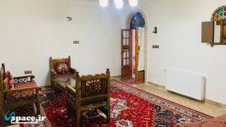 نمای داخلی اتاق فردوسی - اقامتگاه بوم گردی عمارت کاج - شهرستان ورامین - روستای خاوه