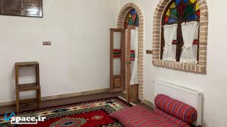 نمای داخلی اتاق آناهیتا - اقامتگاه بوم گردی عمارت کاج - شهرستان ورامین - روستای خاوه